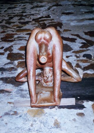 Gargouille male, poterie sculpture, art fantastique d'Emmanuel Buchet, potier sculpteur au pays des sorciers