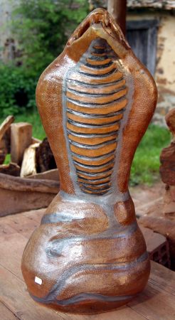 Serpent phallique de face, art fantastique d\'Emmanuel Buchet, potier sculpteur dans le Cher en Berry